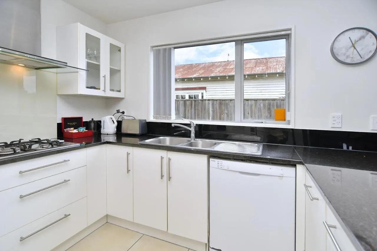 Regents 94 - Christchurch Holiday Homes New Zealand